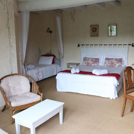 Chambres D'Hotes Du Noisillet Cinais Екстер'єр фото