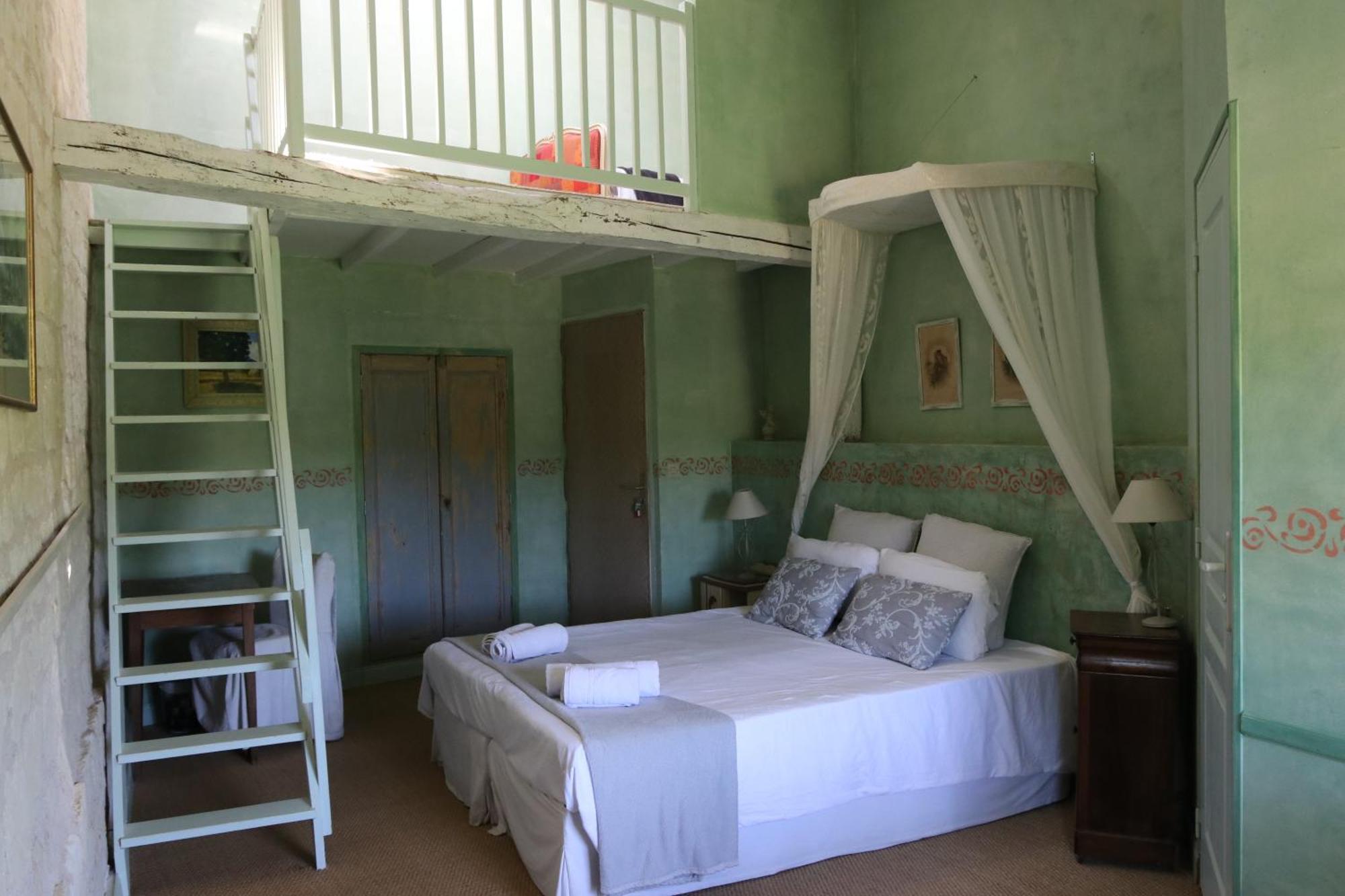 Chambres D'Hotes Du Noisillet Cinais Екстер'єр фото