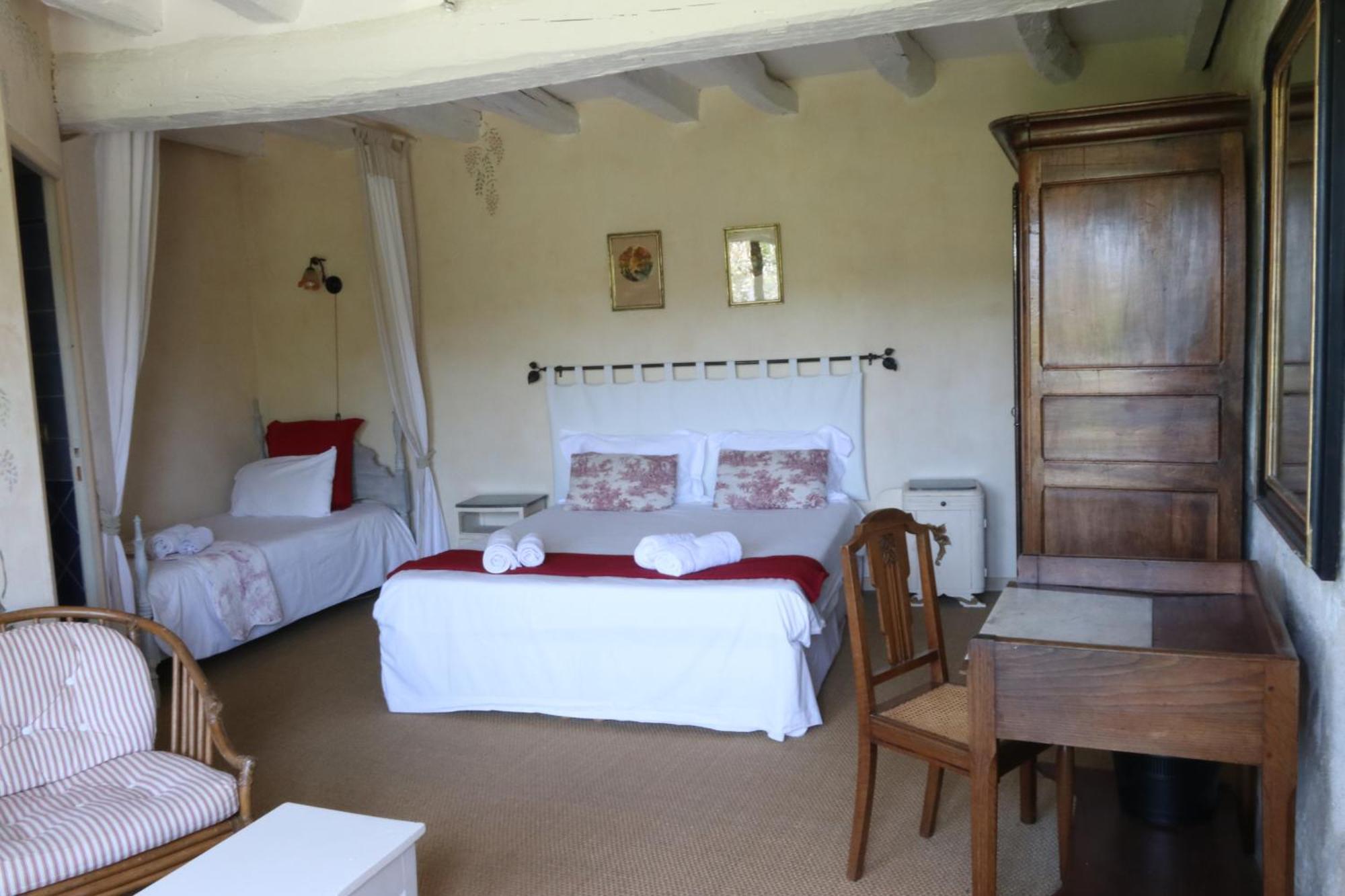 Chambres D'Hotes Du Noisillet Cinais Екстер'єр фото