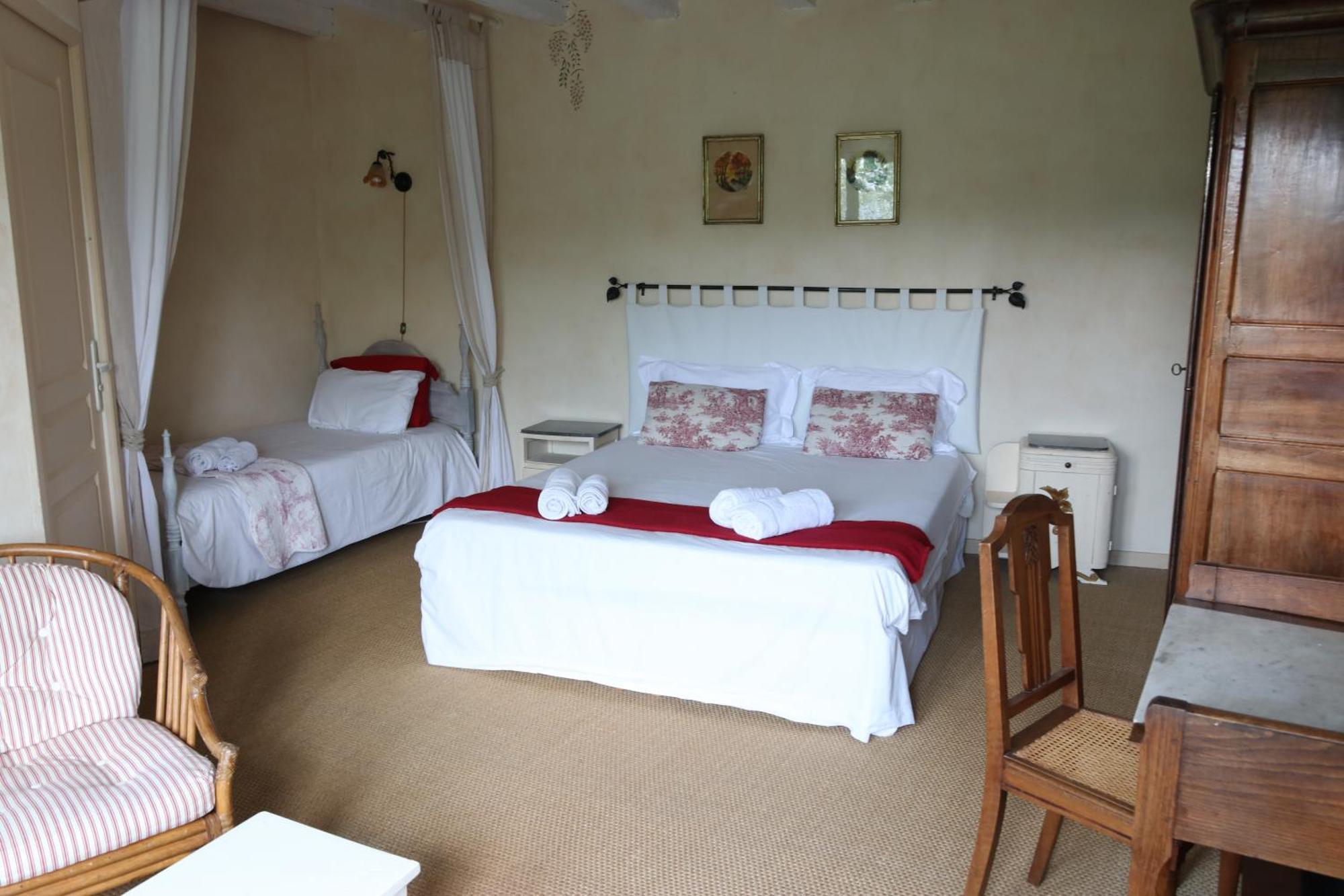 Chambres D'Hotes Du Noisillet Cinais Екстер'єр фото