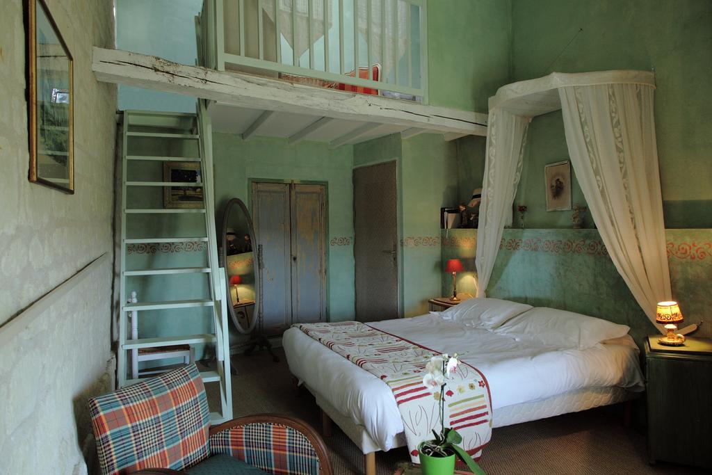 Chambres D'Hotes Du Noisillet Cinais Екстер'єр фото